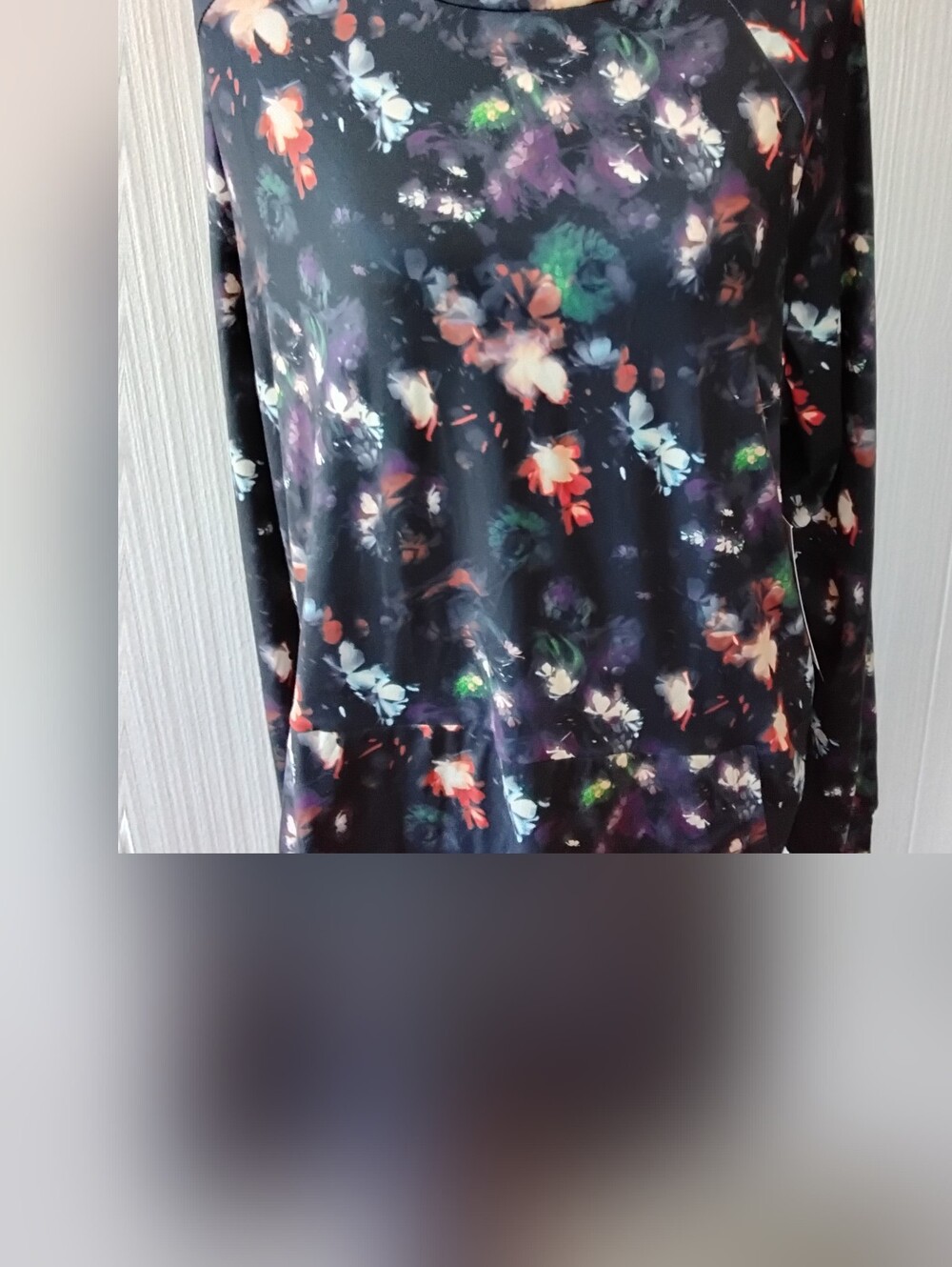 NWT, NINE WEST Dark Floral Long Sleeve Top, size XL - Picture 4 of 10